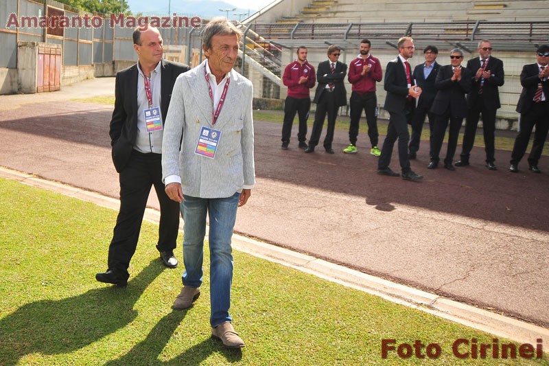 Ferretti allo stadio, alle sue spalle il potente vice De Martino